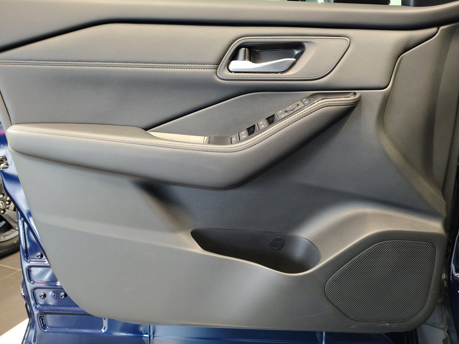 Certified 2025 Nissan Rogue SV w/ SV Premium Package image 29