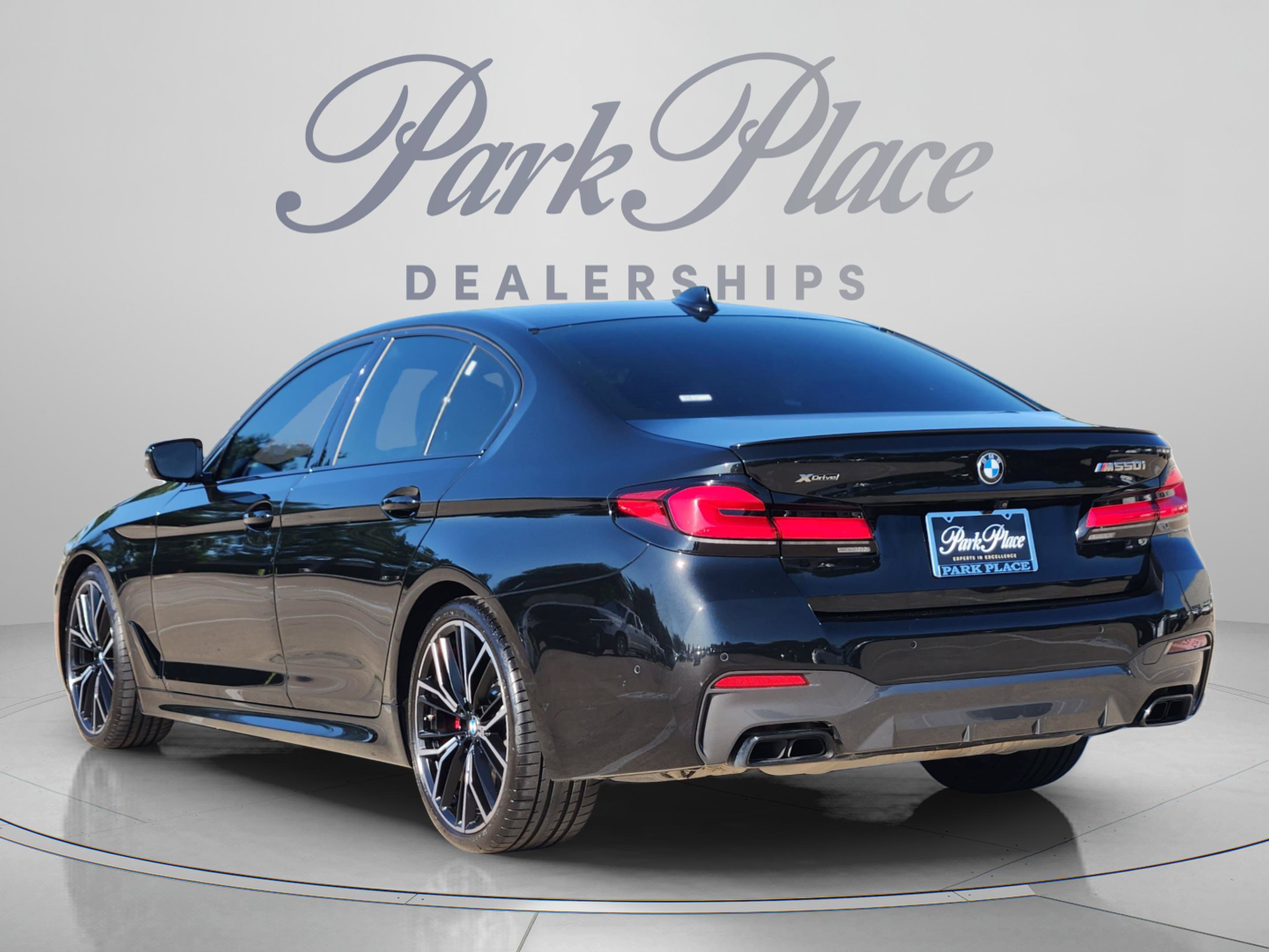 Used 2022 BMW M550i xDrive w/ Shadowloine Package AWD/4WD image 3