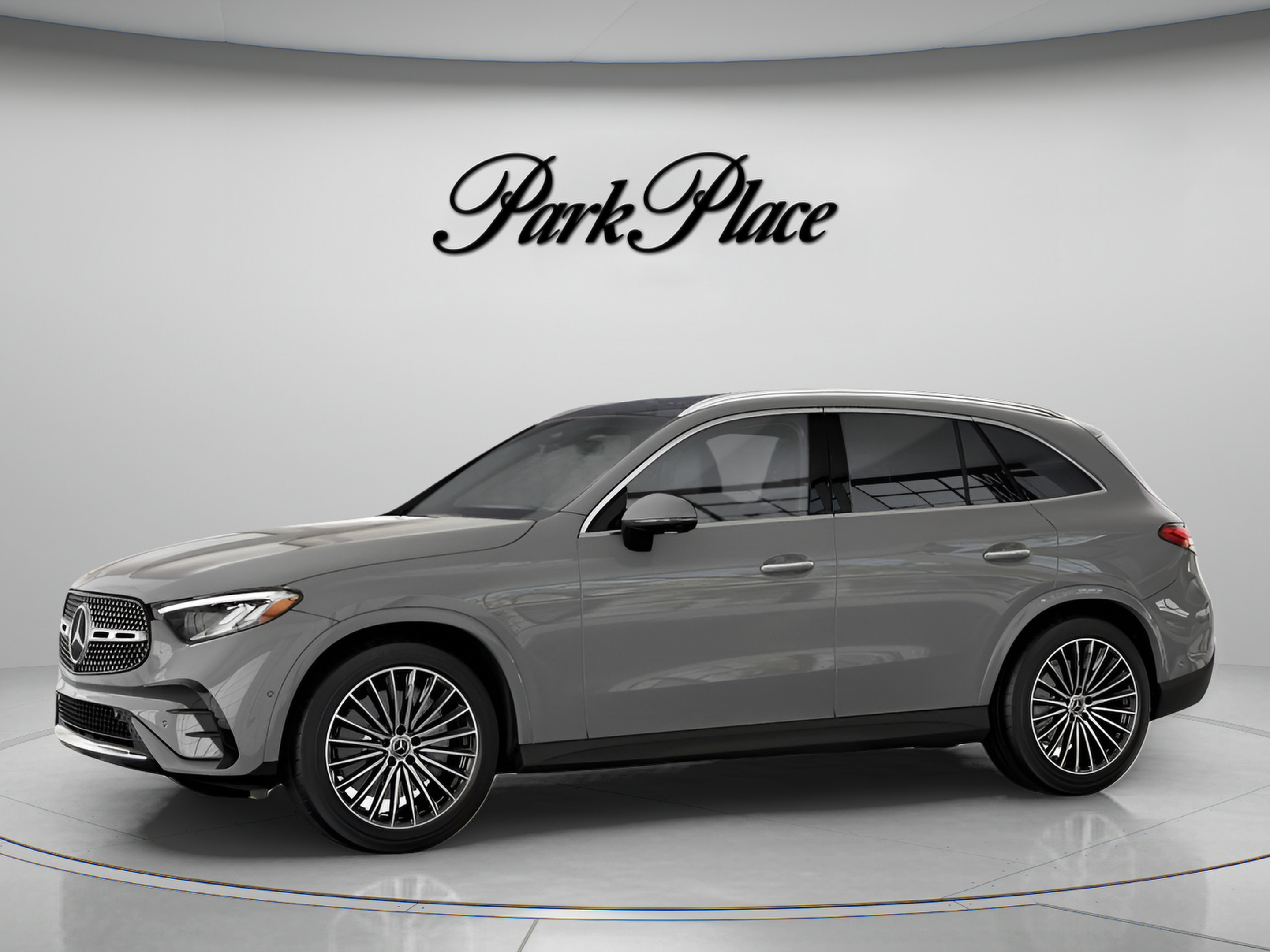 Used 2026 Mercedes-Benz GLC 300 image 4