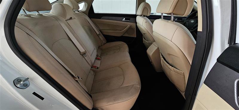 Used 2015 Hyundai Sonata SE w/ Option Group 02 image 17