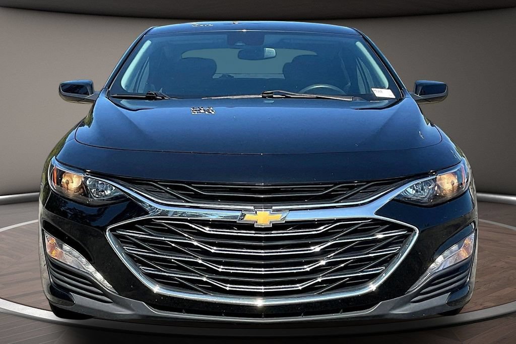 Used 2025 Chevrolet Malibu LT FWD image 2