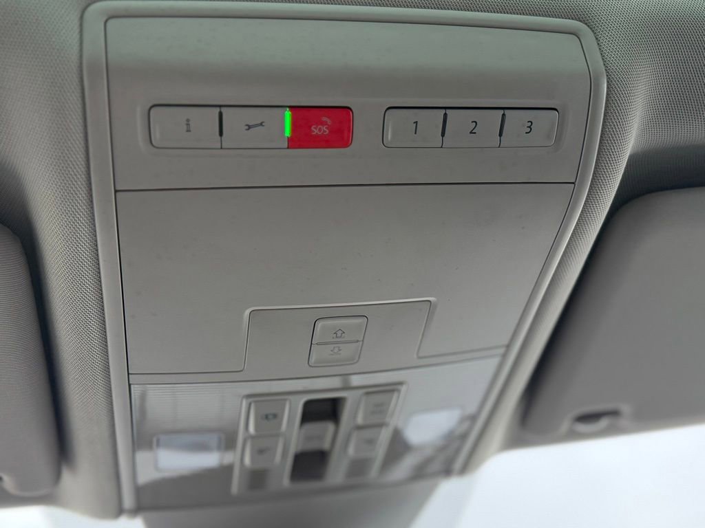 Used 2019 Volkswagen Atlas SEL R-Line image 32