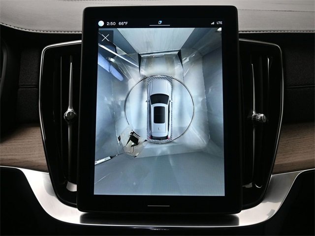 Used 2025 Volvo XC90 B5 Plus w/ Protection Package Premier image 11