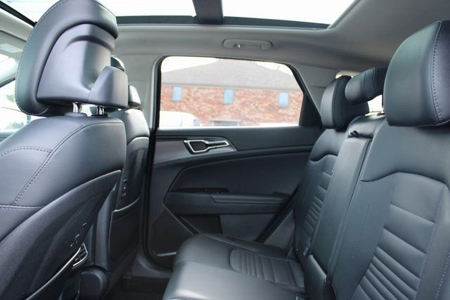 Used 2025 Kia Sportage SX image 35