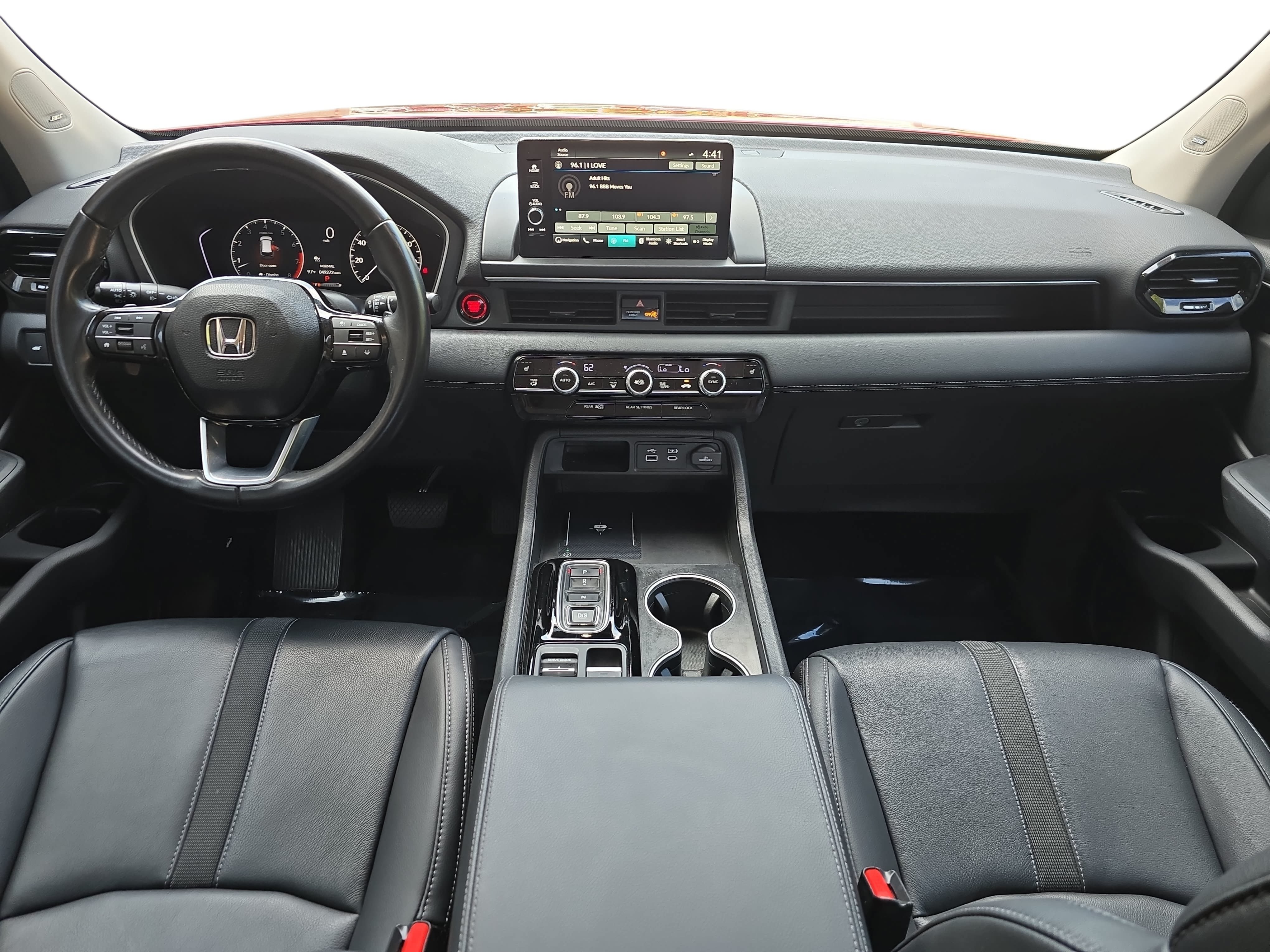 Used 2023 Honda Pilot Touring image 9