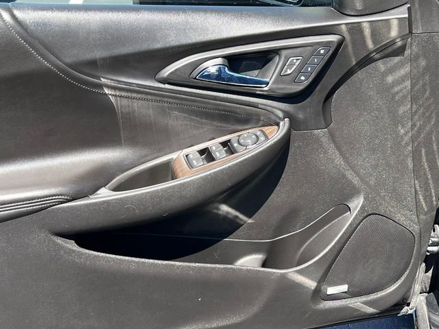Used 2017 Chevrolet Malibu Premier FWD image 11