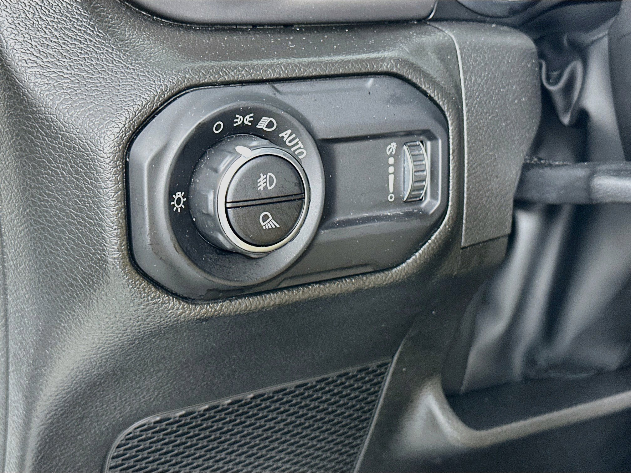 Used 2023 Jeep Gladiator Willys AWD/4WD image 10