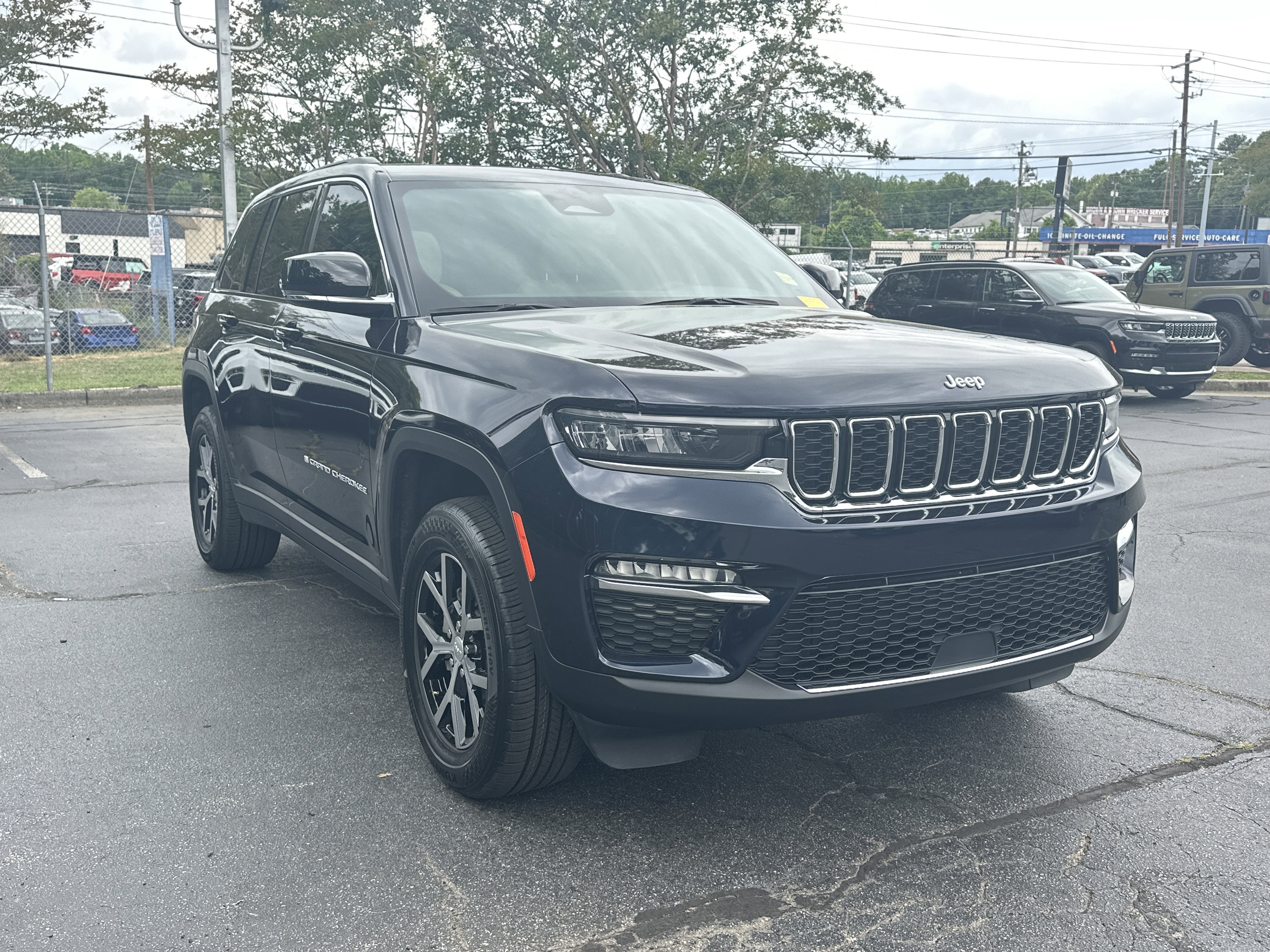Used 2024 Jeep Grand Cherokee Limited AWD/4WD image 2