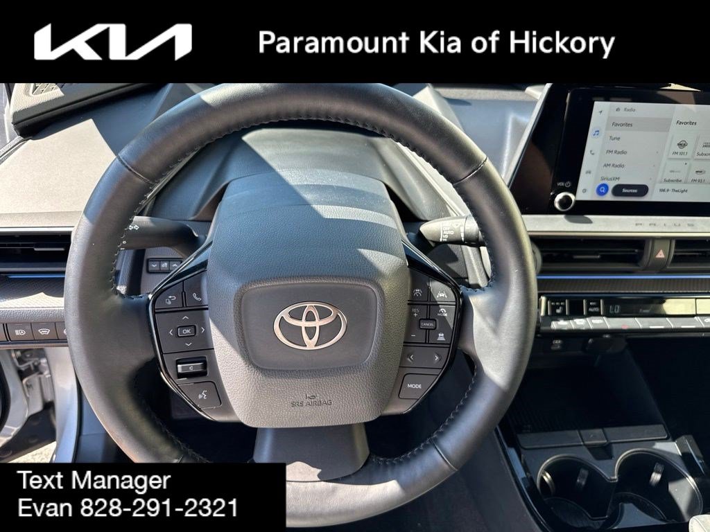 Used 2025 Toyota Prius XLE FWD image 30