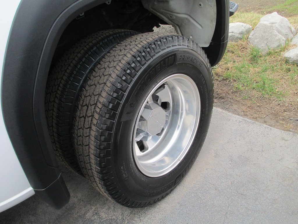 Used 2024 GMC Sierra 3500 Denali w/ Denali Reserve Package image 13