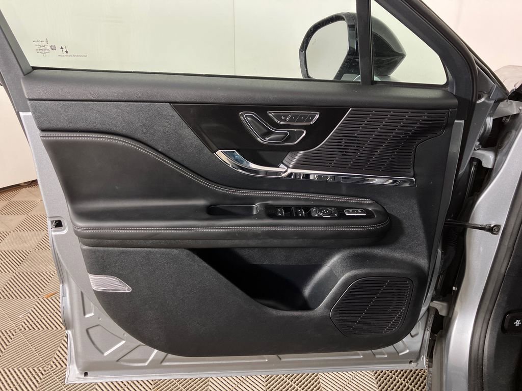 Used 2022 Lincoln Corsair AWD w/ Premium Package image 28