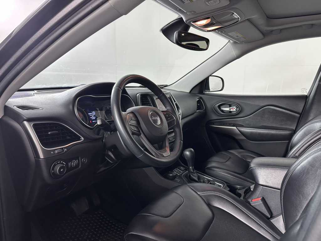 Used 2019 Jeep Cherokee Latitude Plus w/ Comfort/Convenience Group AWD/4WD image 3