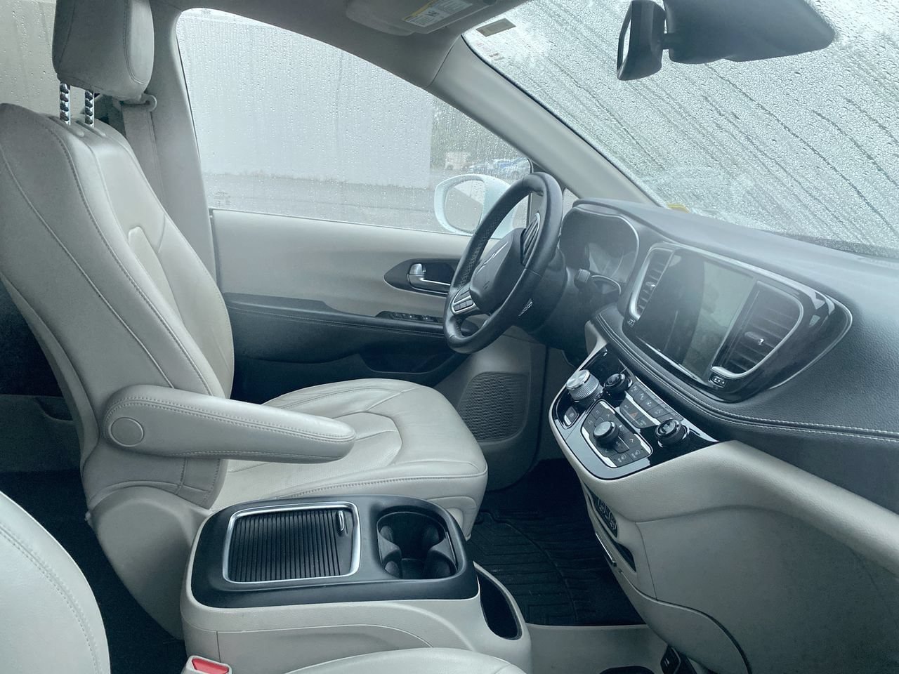 Used 2021 Chrysler Pacifica Touring-L w/ Premium & Safety Sphere Group AWD/4WD image 12