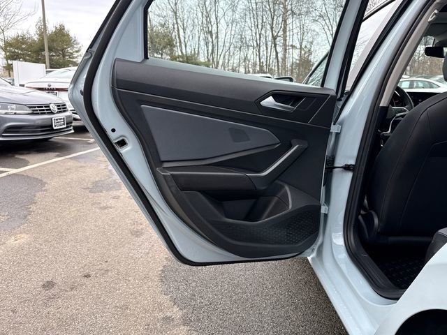 Certified 2025 Volkswagen Jetta SE w/ Sunroof Package image 24