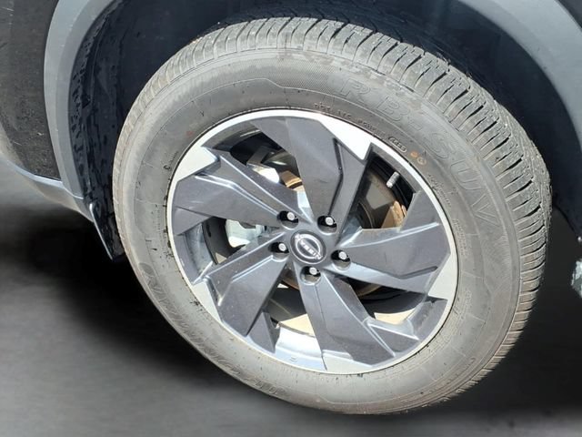 Used 2025 Nissan Rogue SV FWD image 17