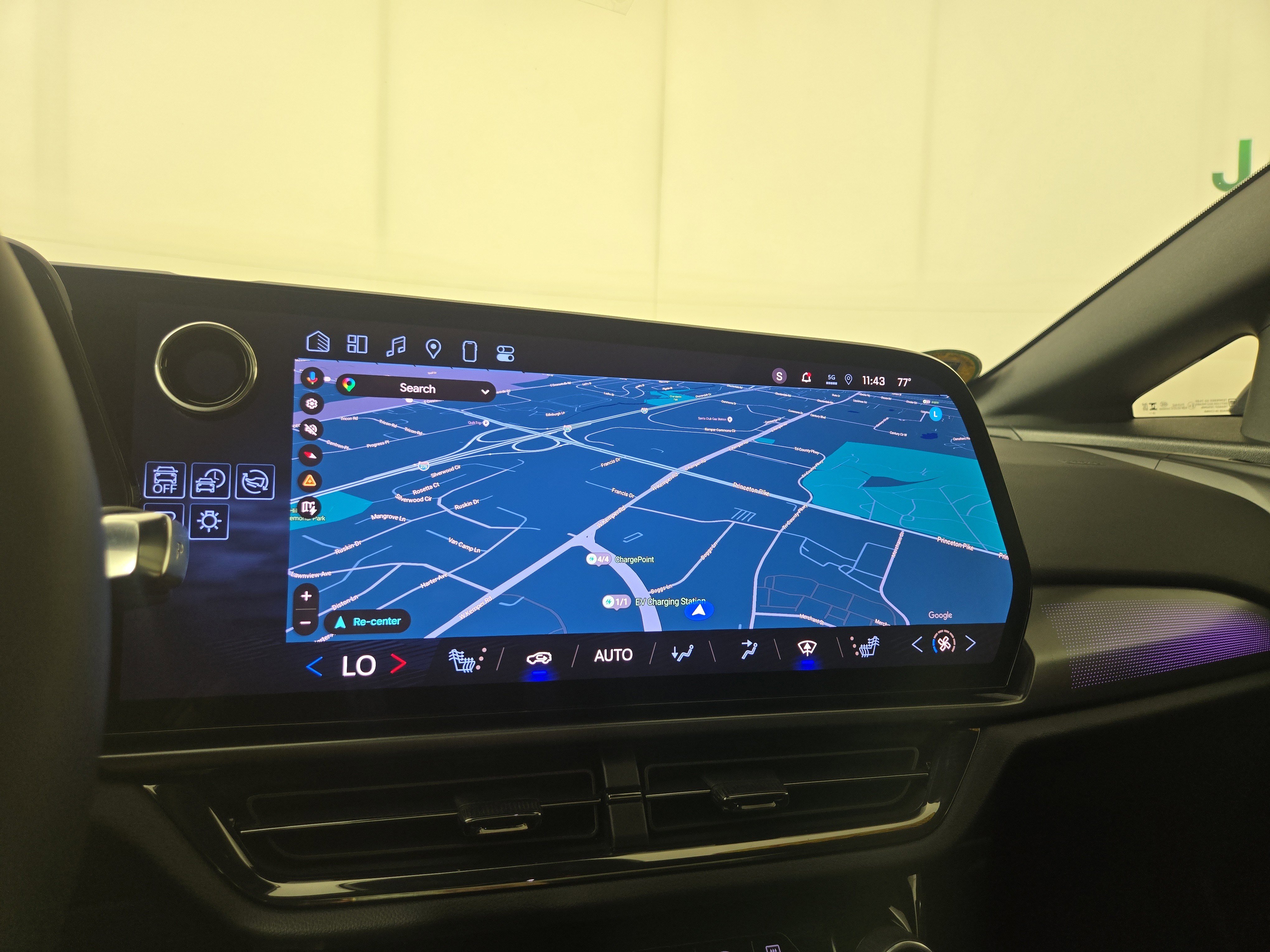 Used 2025 Chevrolet Equinox EV RS w/ LPO, All-Weather Mat Package FWD image 21