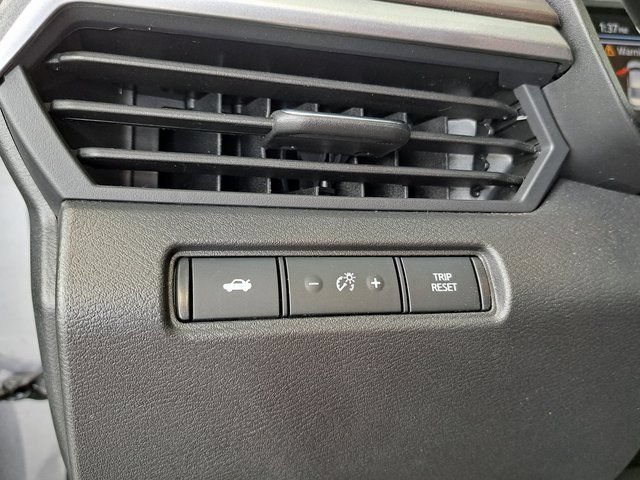 Used 2025 Nissan Altima 2.5 SV FWD image 13