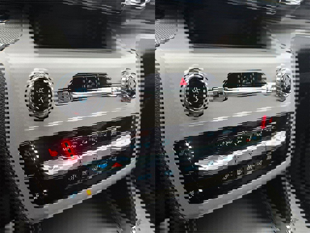 Used 2024 Ford Explorer XLT w/ Equipment Group 202A image 16