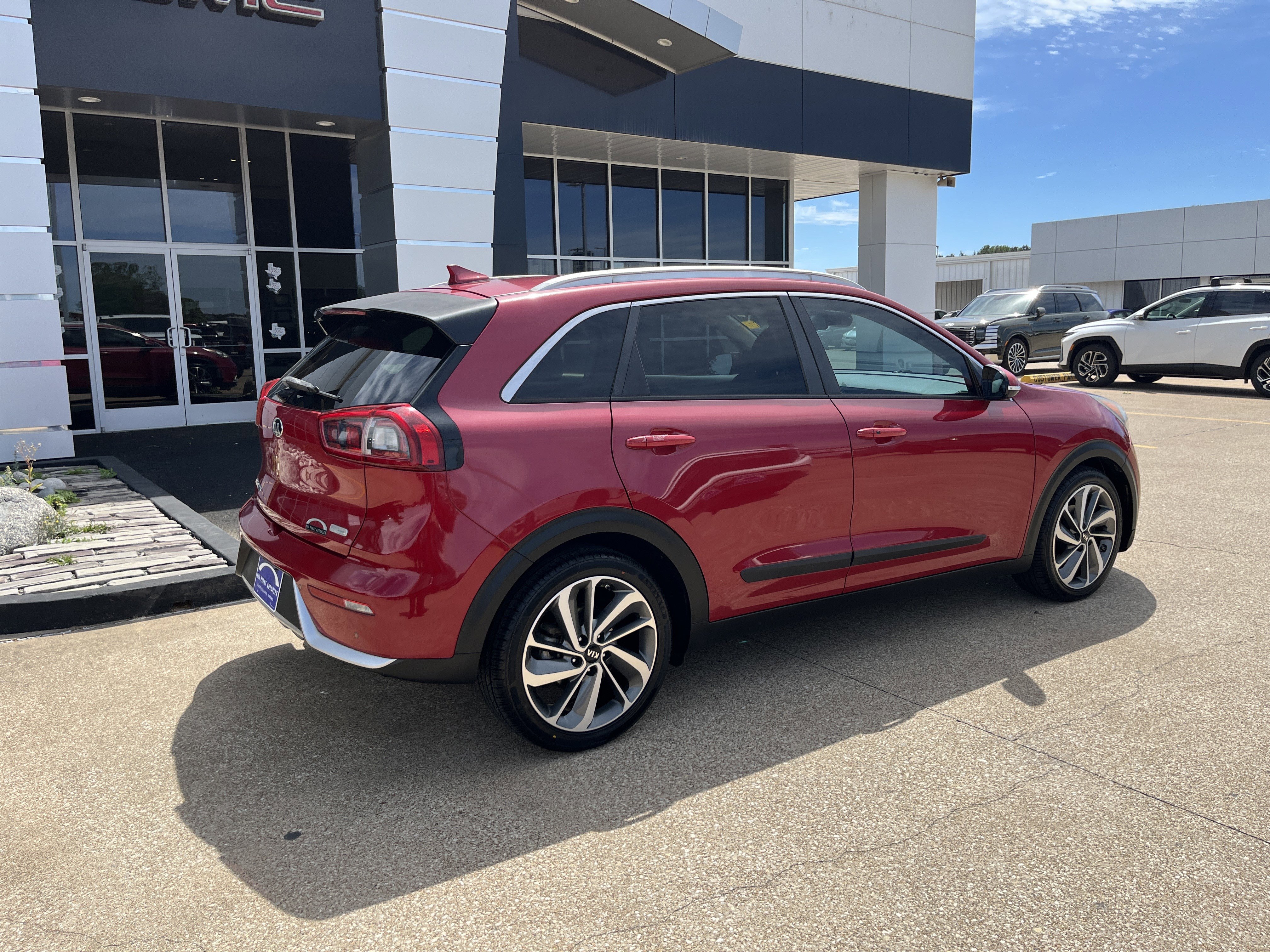 Used 2017 Kia Niro Touring w/ Advanced Technology Package image 3