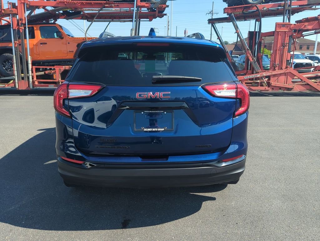 Used 2023 GMC Terrain SLE w/ Driver Convenience Package AWD/4WD image 7