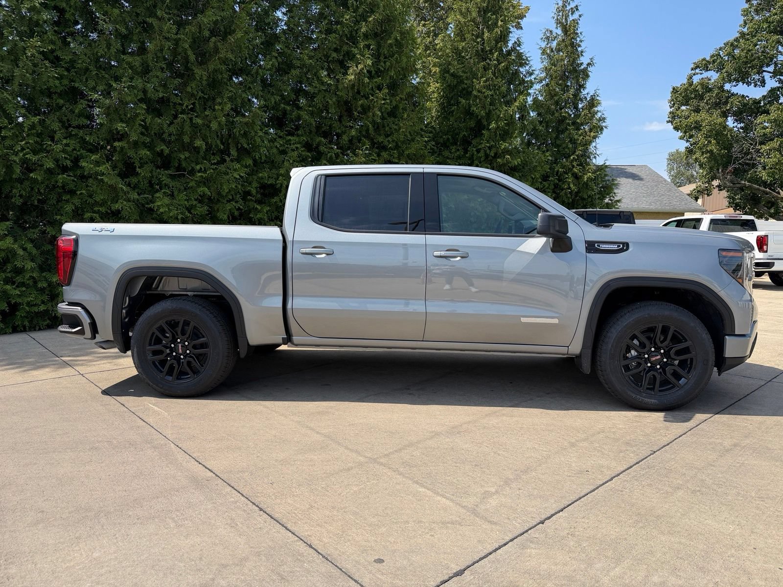 New 2026 GMC Sierra 1500 Elevation AWD/4WD image 32