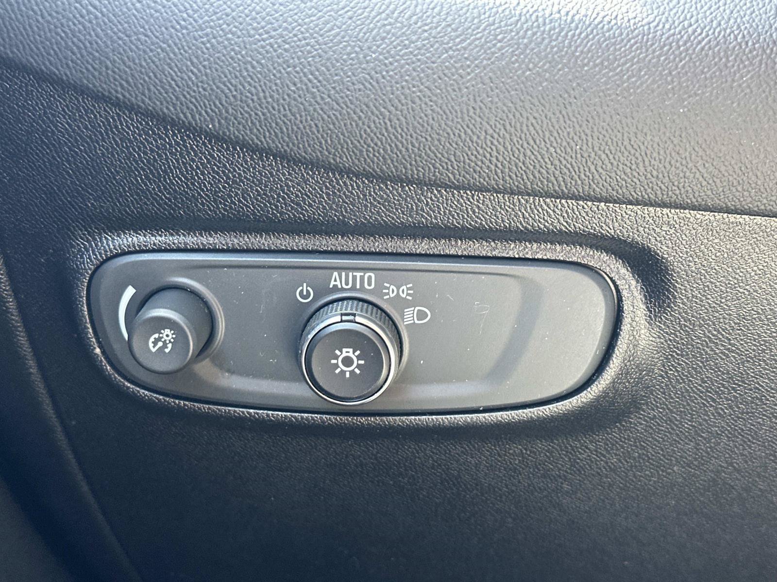 Used 2019 Chevrolet Equinox LT w/ Sun & Navigation Package FWD image 26