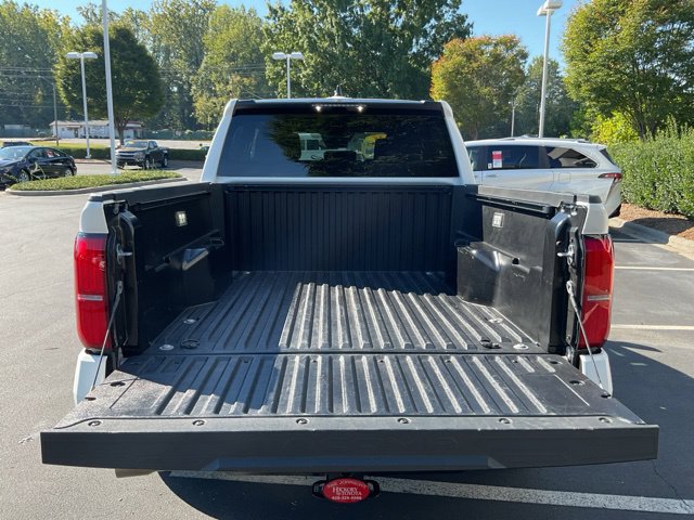 Used 2025 Toyota Tacoma SR5 AWD/4WD image 10