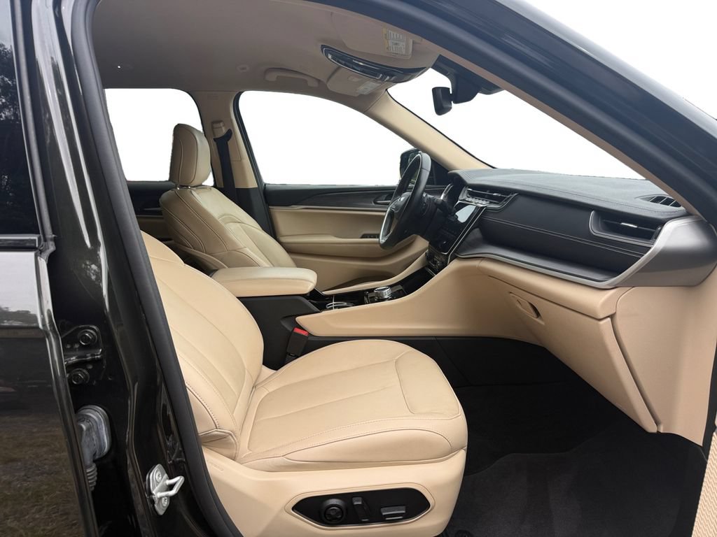 Used 2021 Jeep Grand Cherokee L Limited RWD image 15