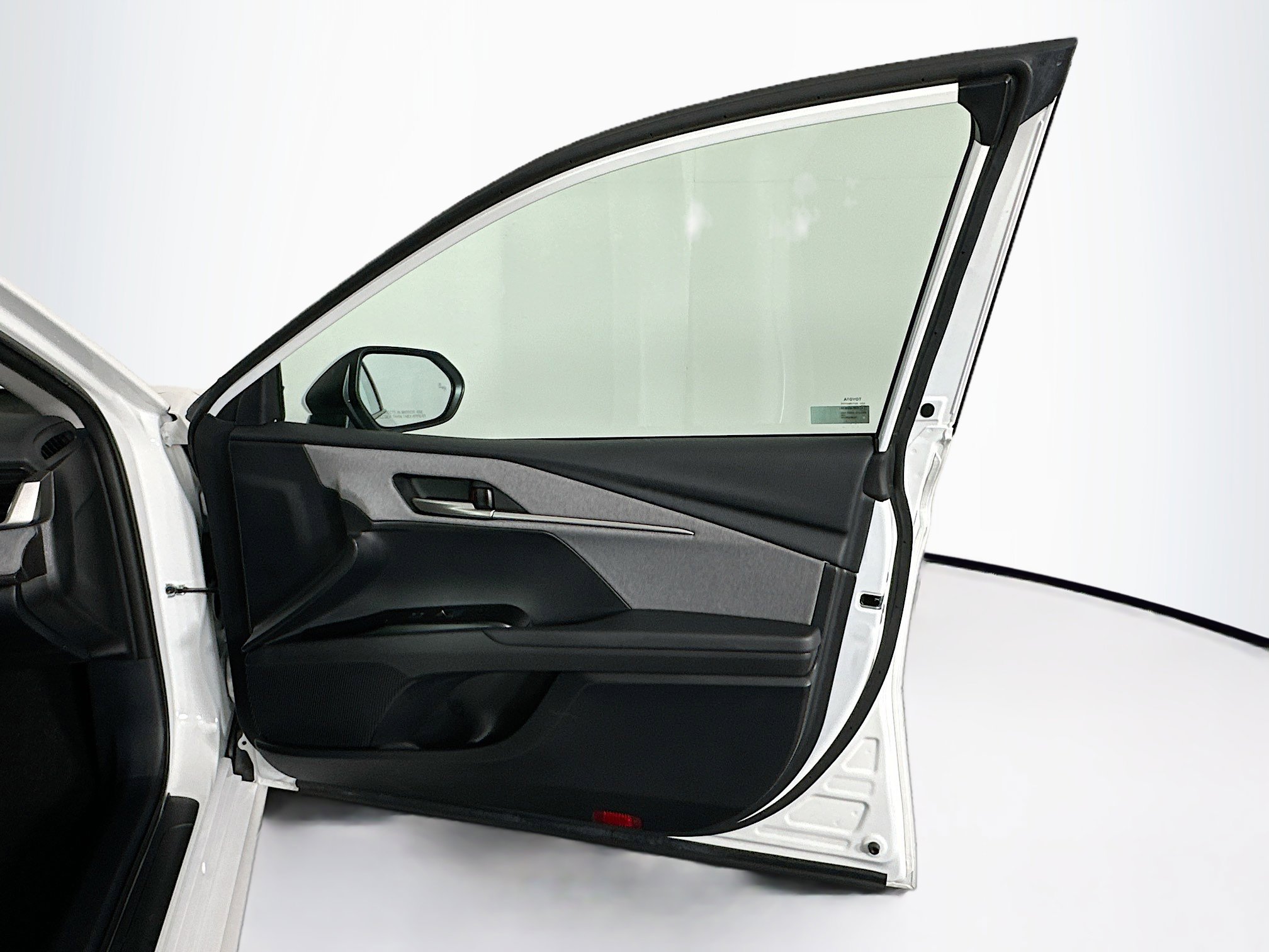 Used 2025 Toyota Camry LE w/ Convenience Package image 32