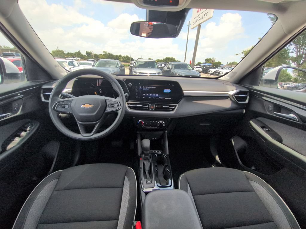 Used 2025 Chevrolet TrailBlazer LT AWD/4WD image 25