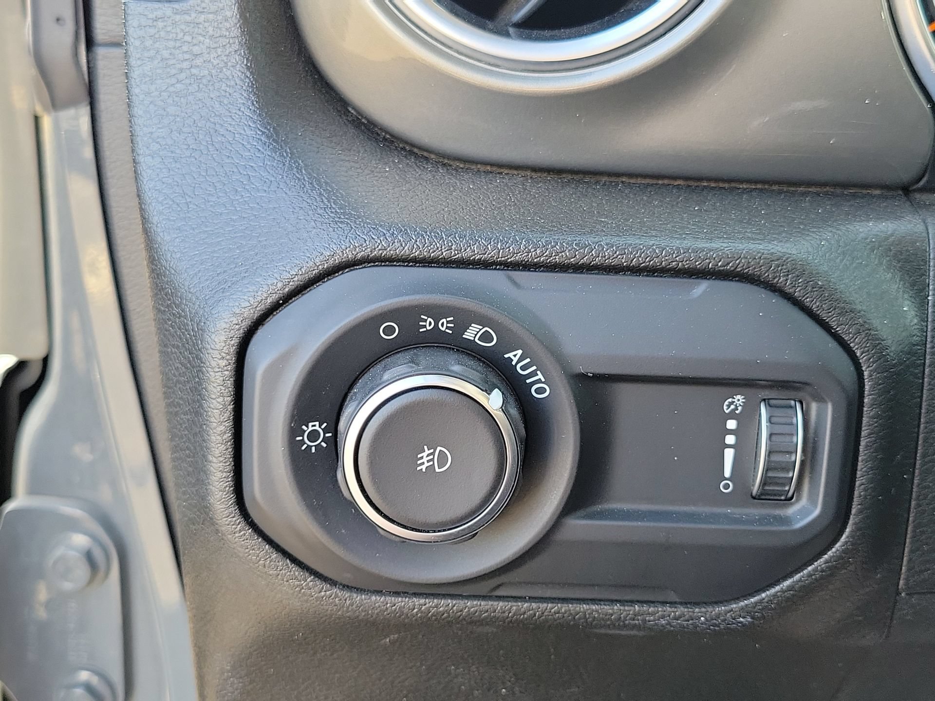 Certified 2023 Jeep Wrangler Unlimited Sahara AWD/4WD image 13