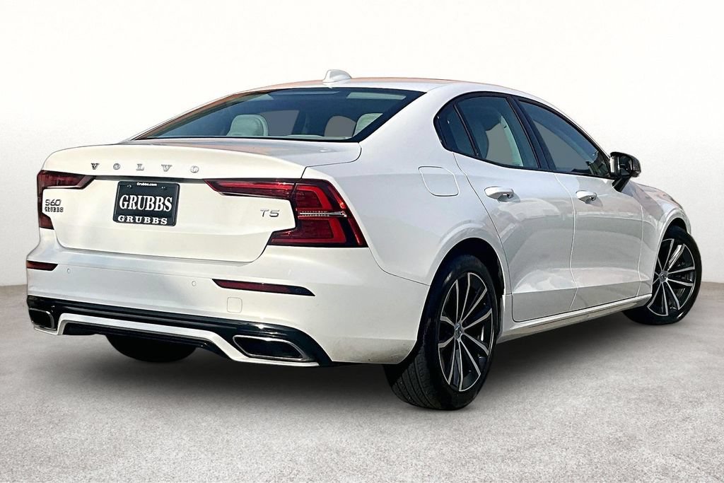 Used 2021 Volvo S60 T5 Momentum FWD image 2