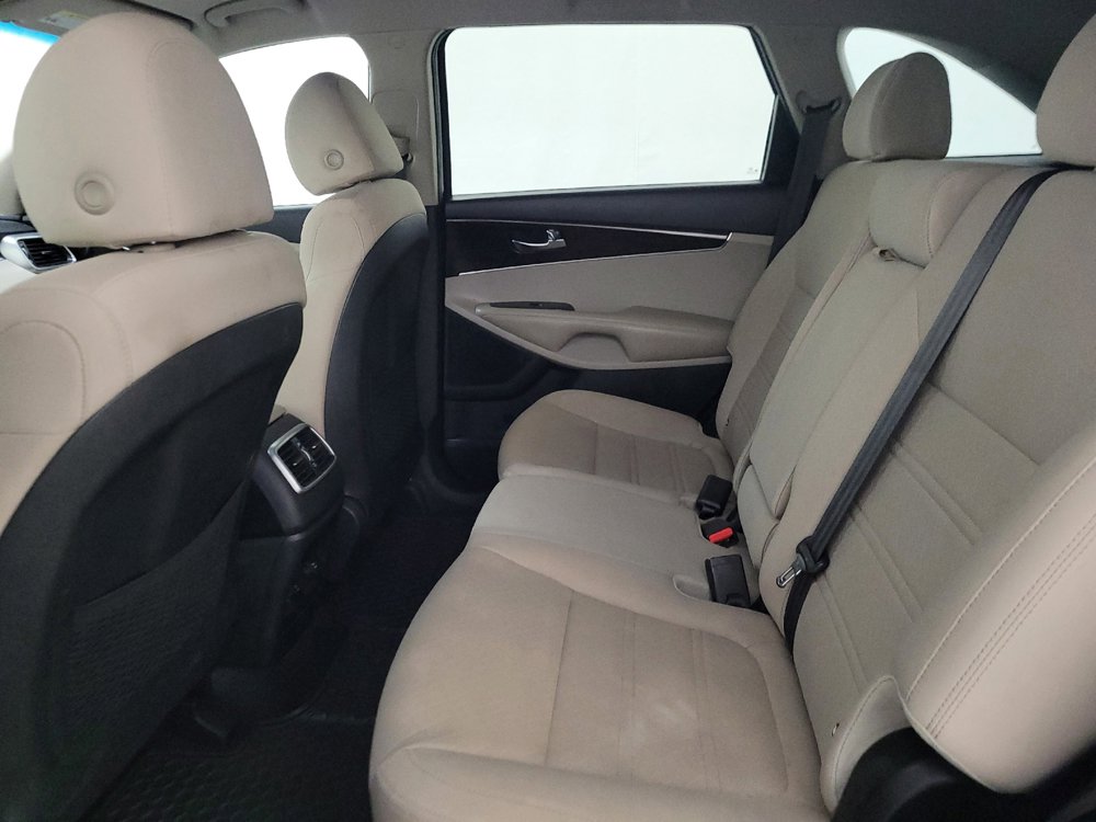Used 2020 Kia Sorento LX FWD image 18