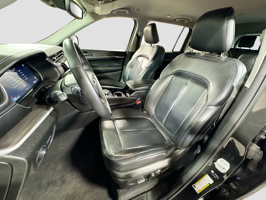 Used 2022 Jeep Grand Cherokee L Limited w/ Trailer Tow Group (B) AWD/4WD image 14