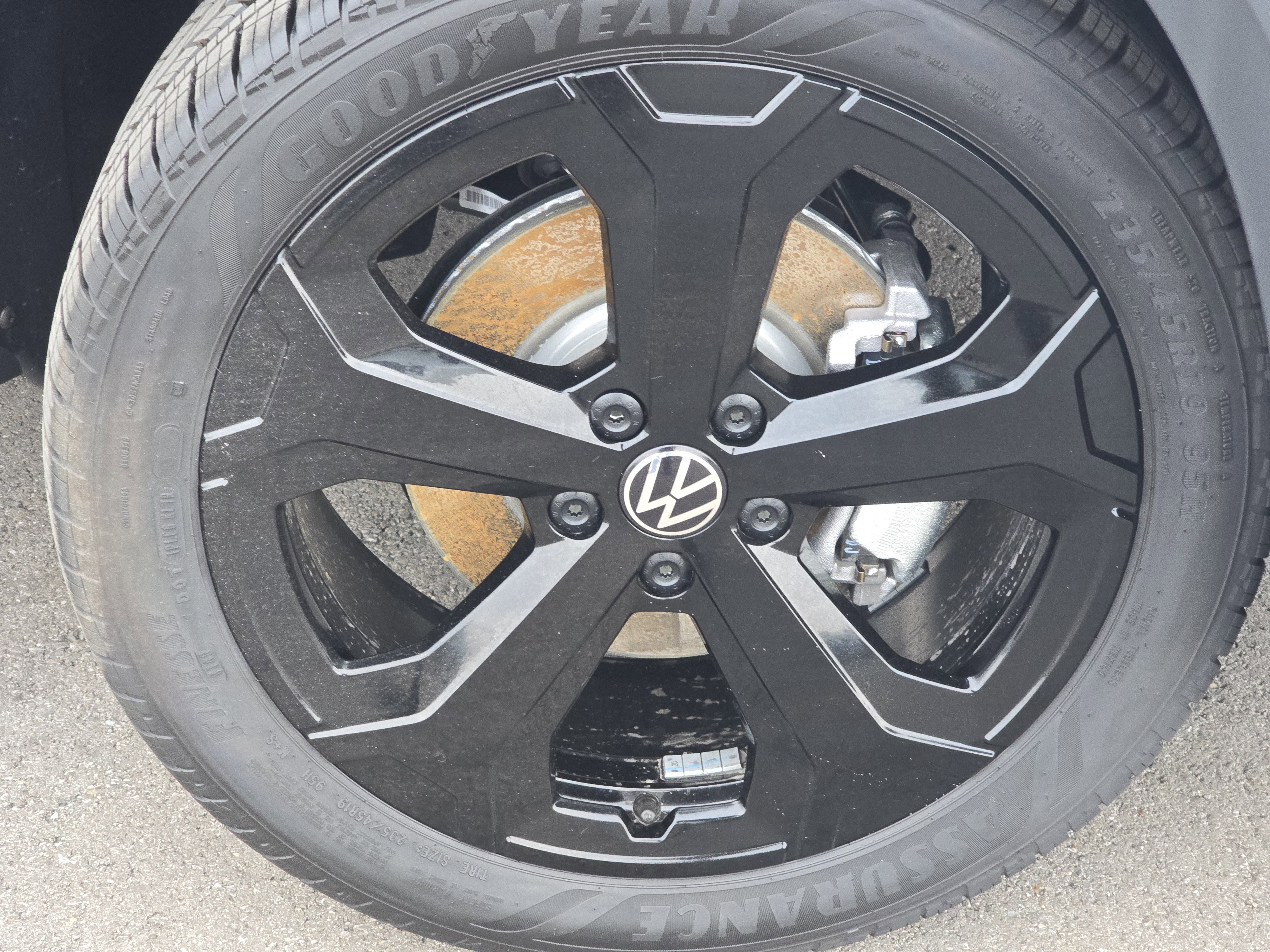 New 2025 Volkswagen Taos SE image 18