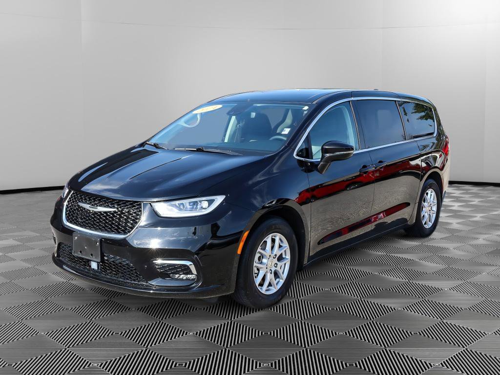 Used 2024 Chrysler Pacifica Touring-L FWD image 2