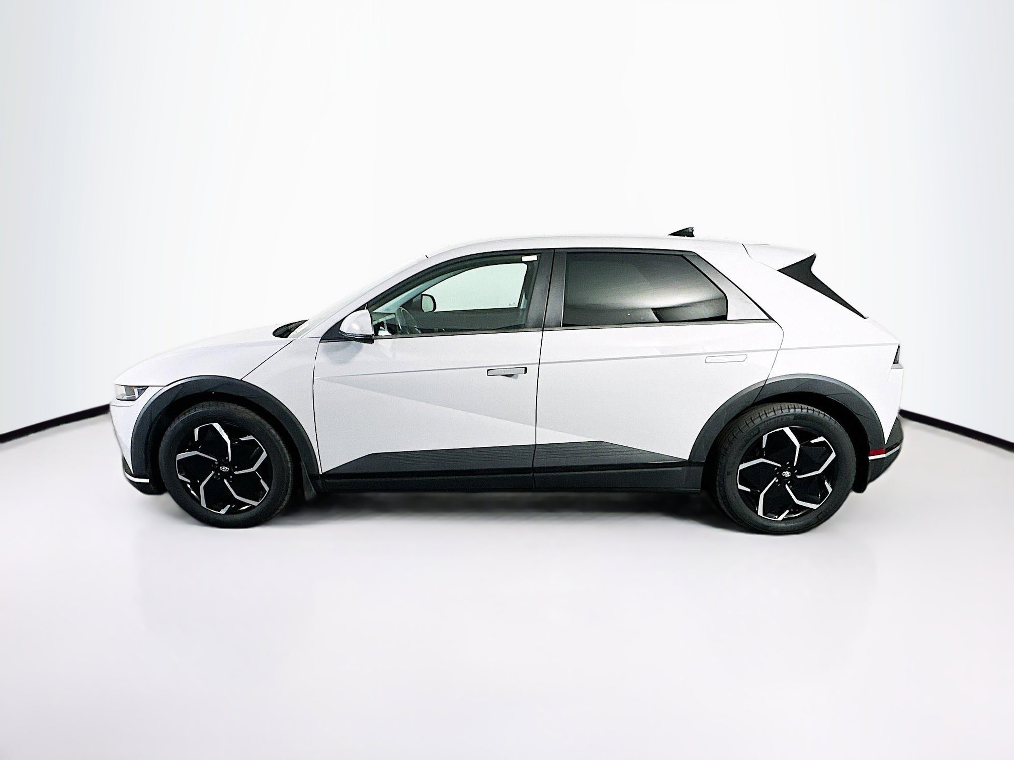 Used 2024 Hyundai Ioniq 5 SEL RWD image 4