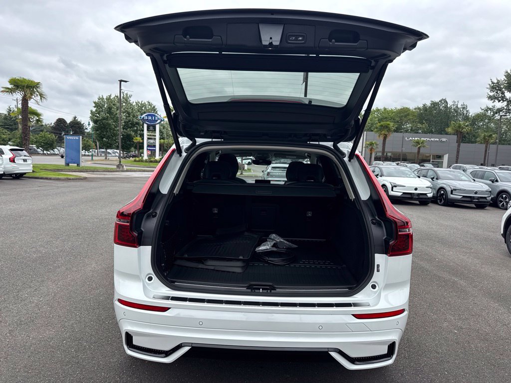 New 2026 Volvo XC60 T8 Ultra w/ Protection Package Premier AWD/4WD image 16