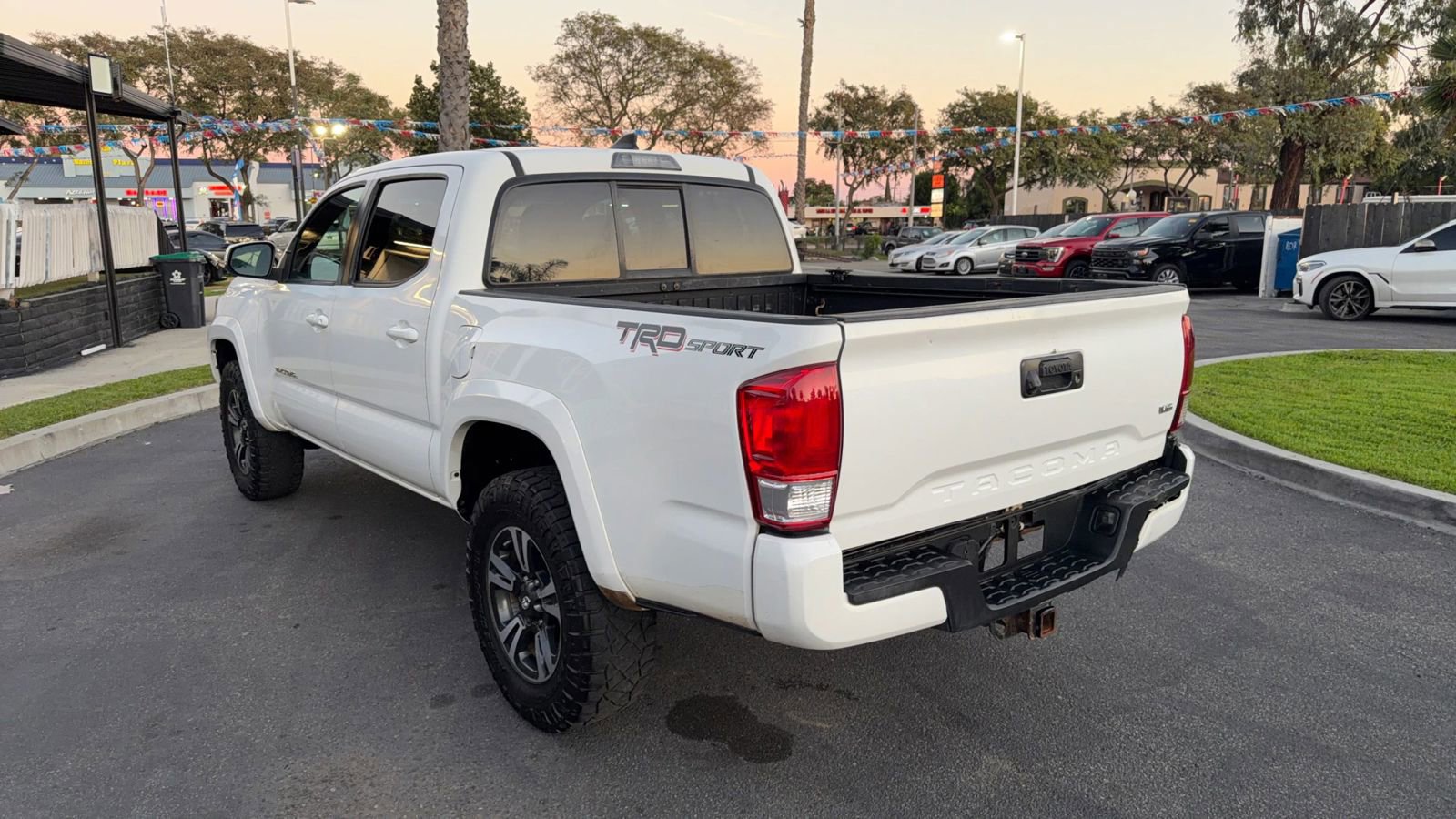 Used 2016 Toyota Tacoma TRD Sport image 8