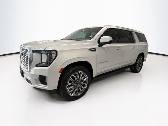 Used 2024 GMC Yukon XL Denali w/ Denali Reserve Package AWD/4WD image 3