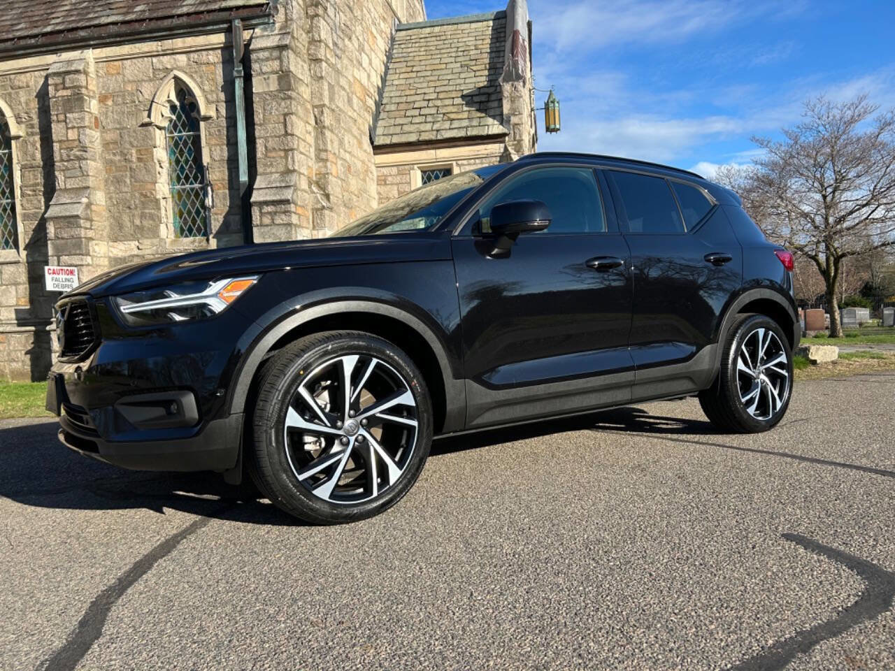 Used 2021 Volvo XC40 T5 R-Design w/ Advanced Package