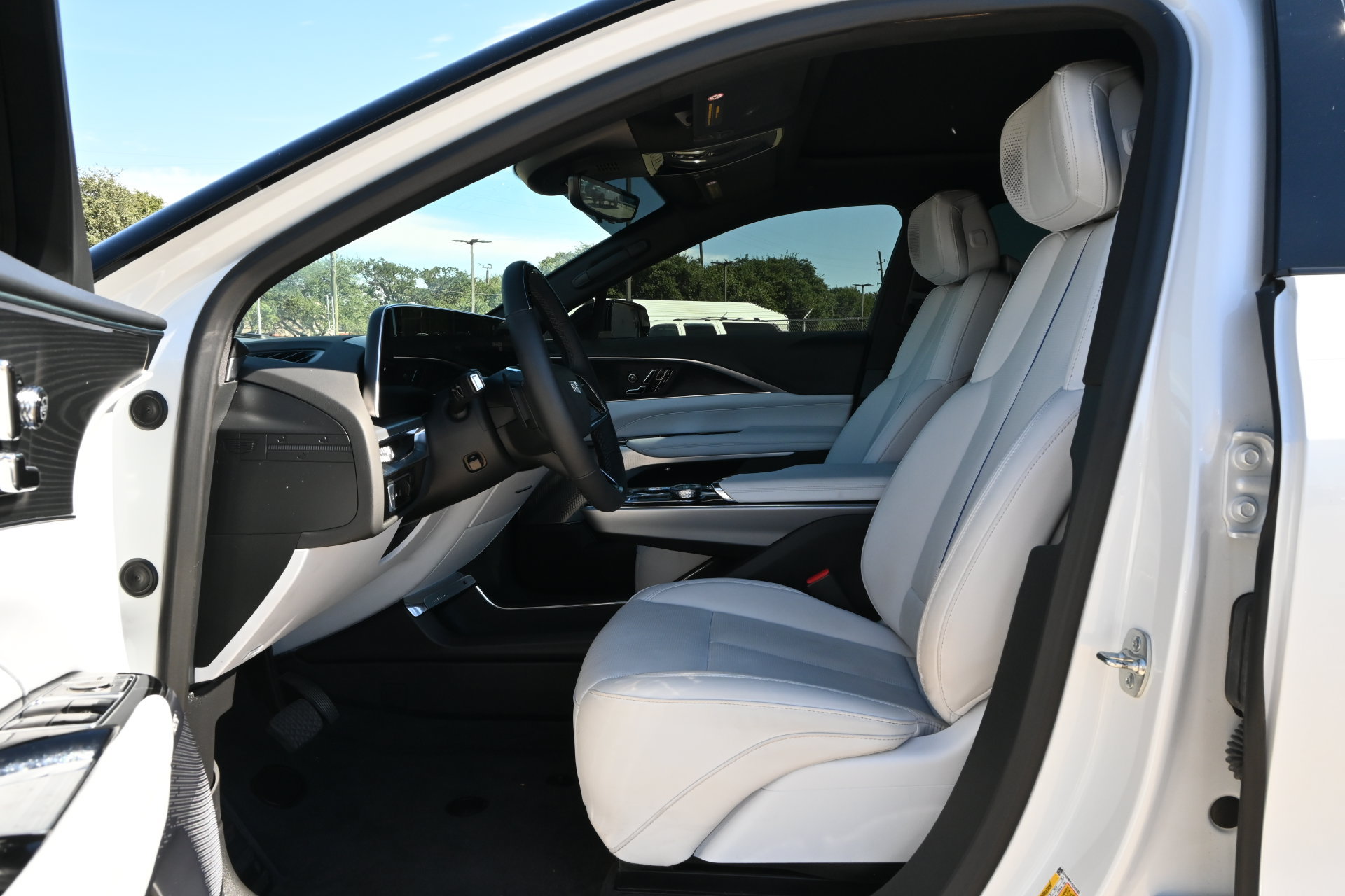 Certified 2025 Cadillac Lyriq Luxury w/ LPO, Floor Liner Package RWD image 17