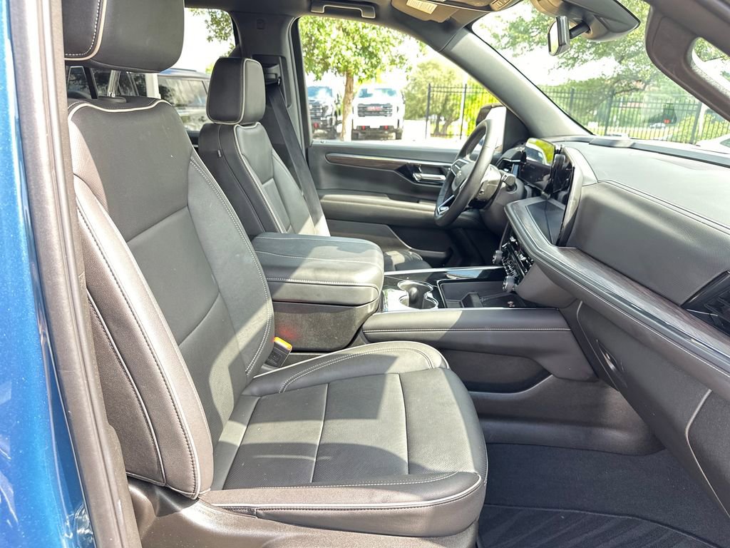 Used 2025 Chevrolet Tahoe Premier RWD image 34
