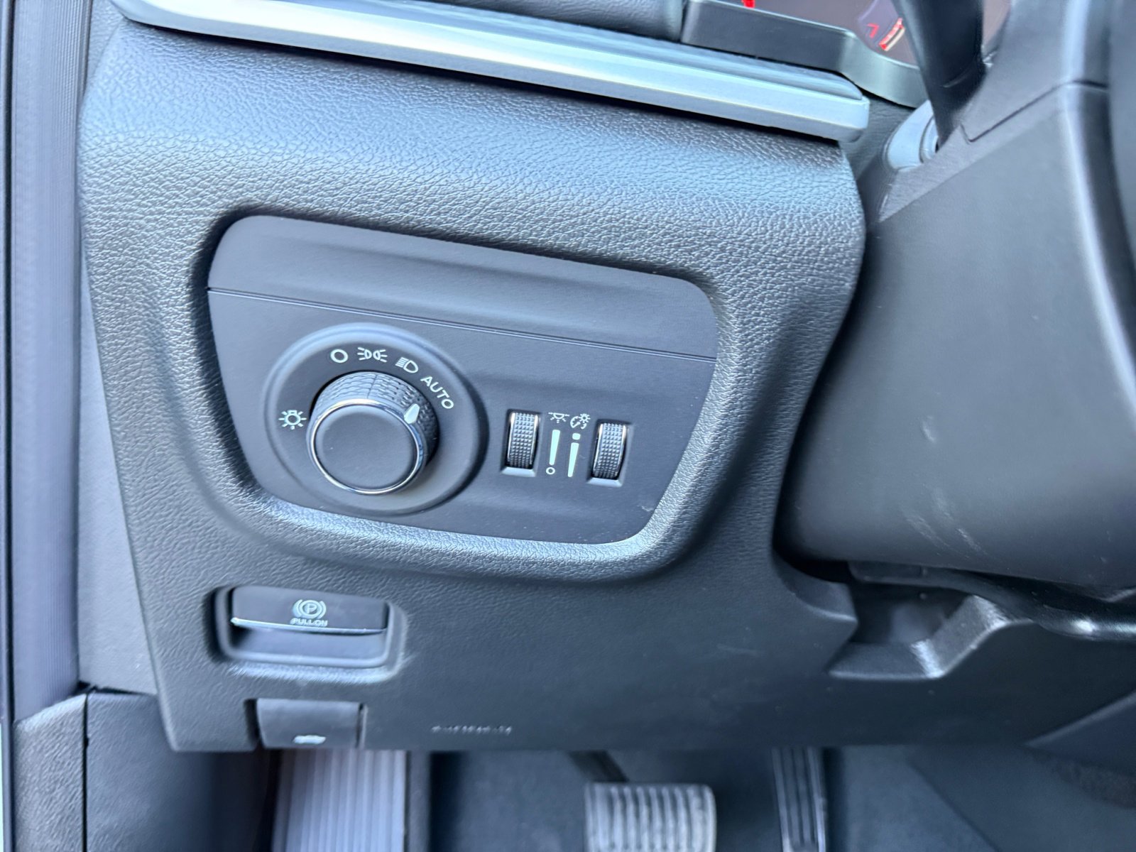 New 2025 Jeep Grand Cherokee L Laredo w/ Luxury Tech Group I image 17