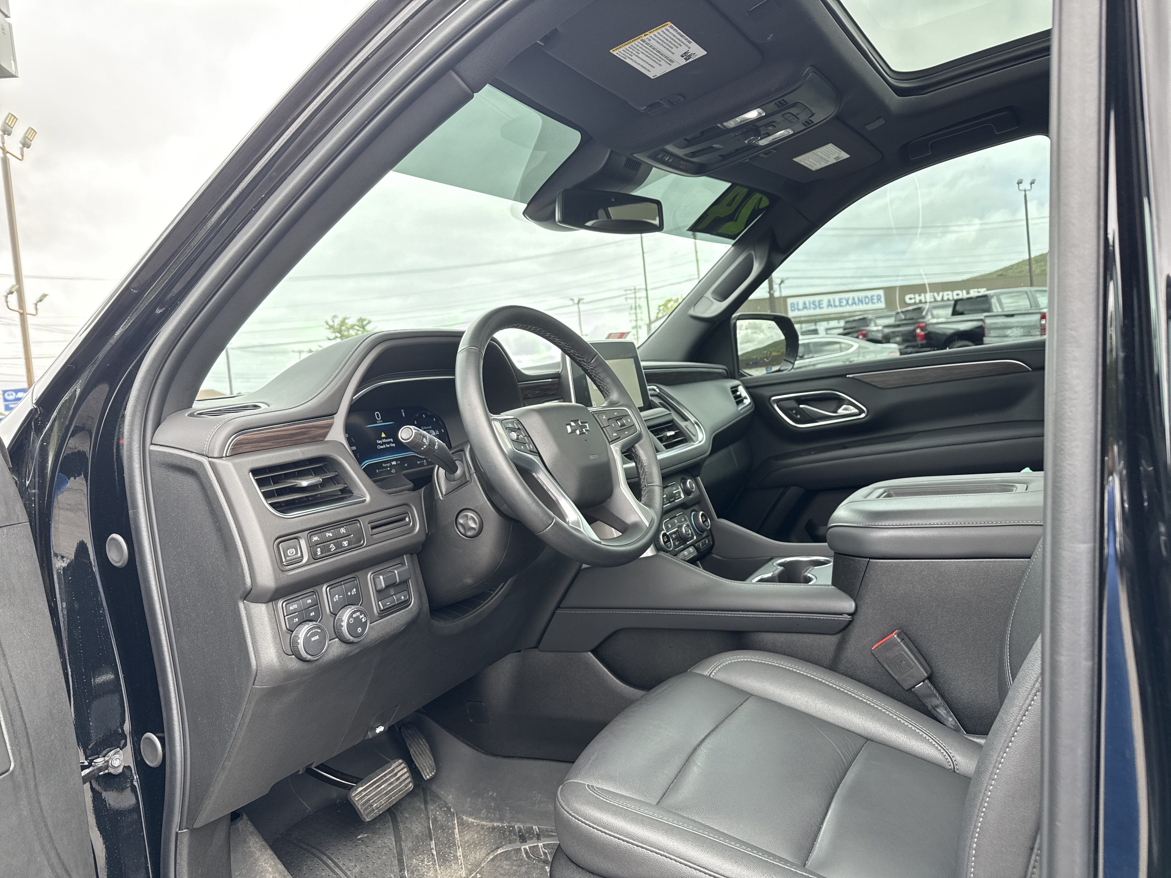 Used 2024 Chevrolet Tahoe Z71 w/ Luxury Package AWD/4WD image 15