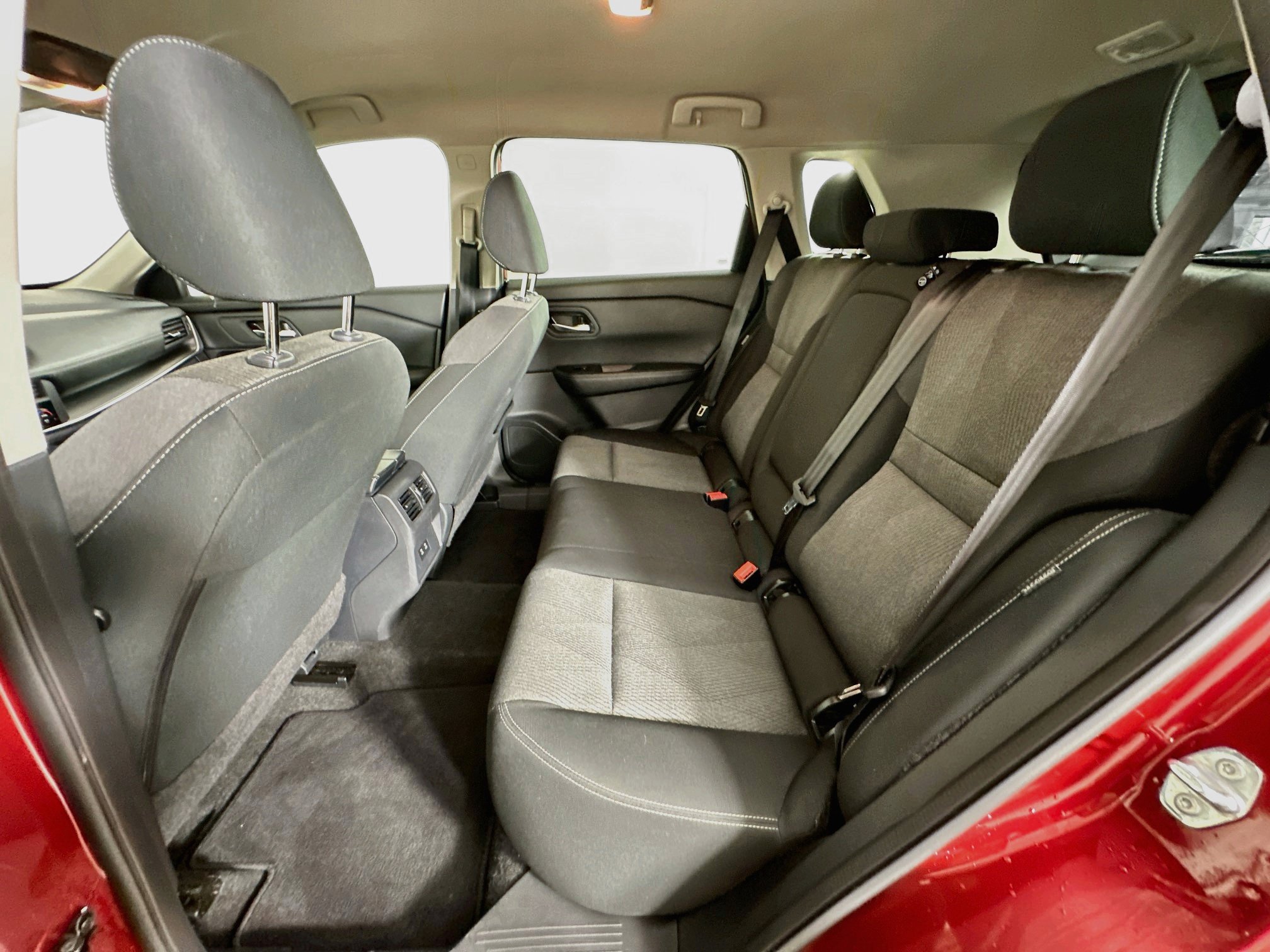 Used 2025 Nissan Rogue SV AWD/4WD image 26