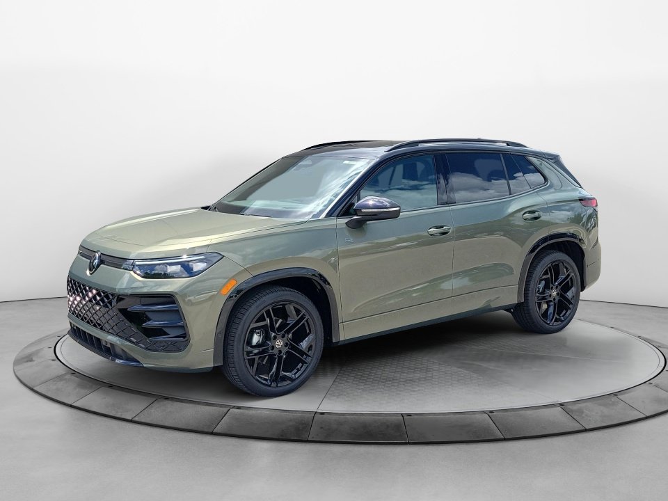 New 2026 Volkswagen Tiguan SE R-Line FWD image 3