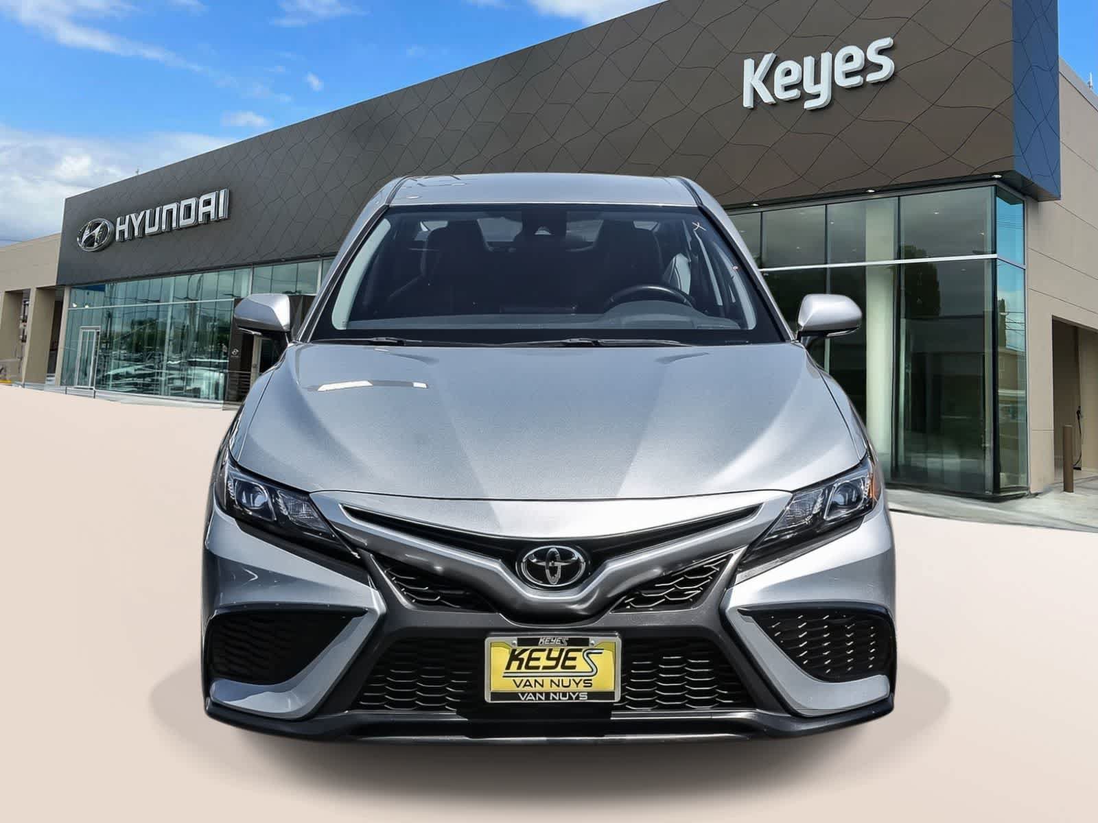 Used 2023 Toyota Camry SE FWD image 2