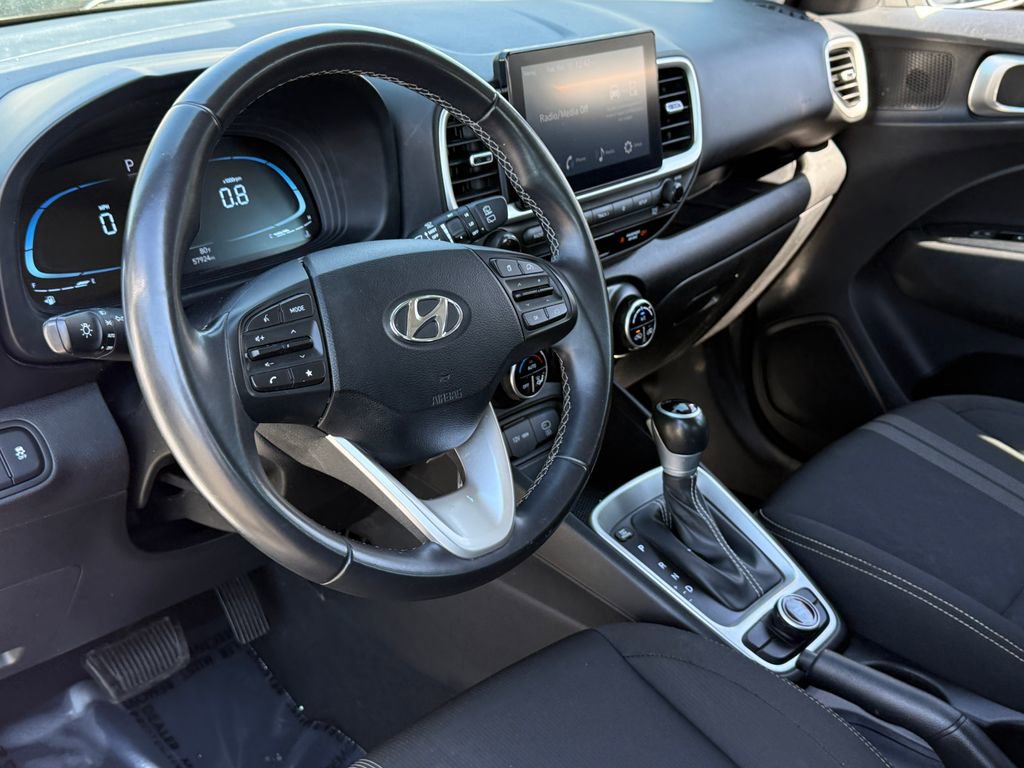 Used 2023 Hyundai Venue SEL image 18