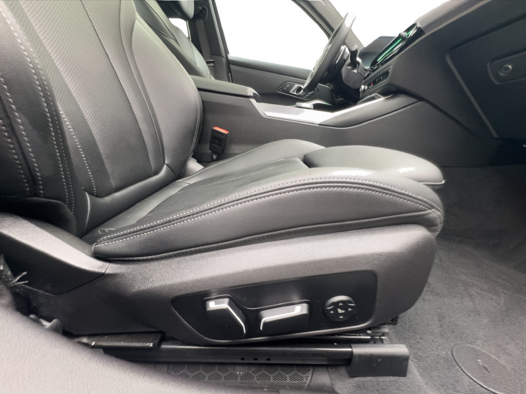 Used 2026 BMW 330i Sedan RWD image 34